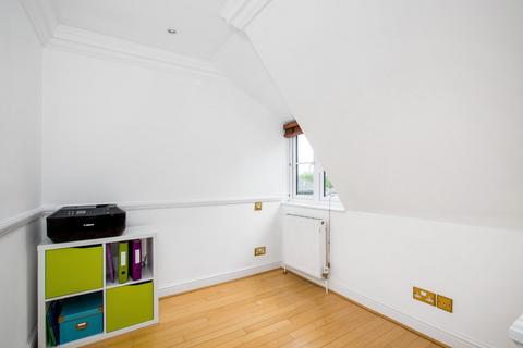 2 bedroom flat to rent, Lyndhurst Road, Hampstead NW3