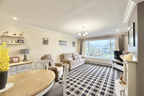 2 bedroom bungalow for sale, Glebelands Close, Garforth
