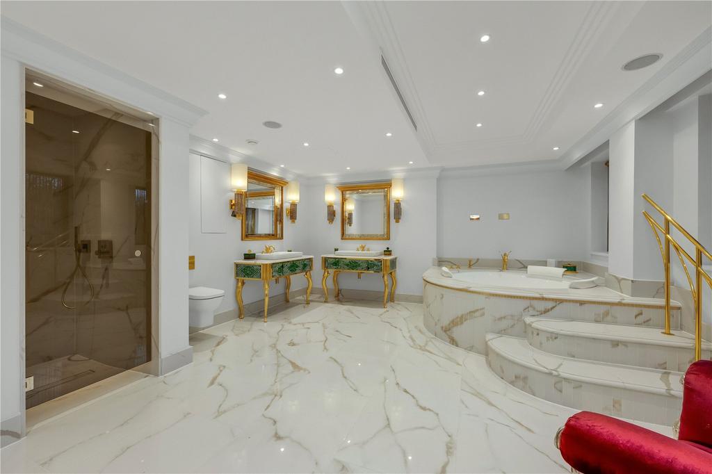 En Suite Bathroom