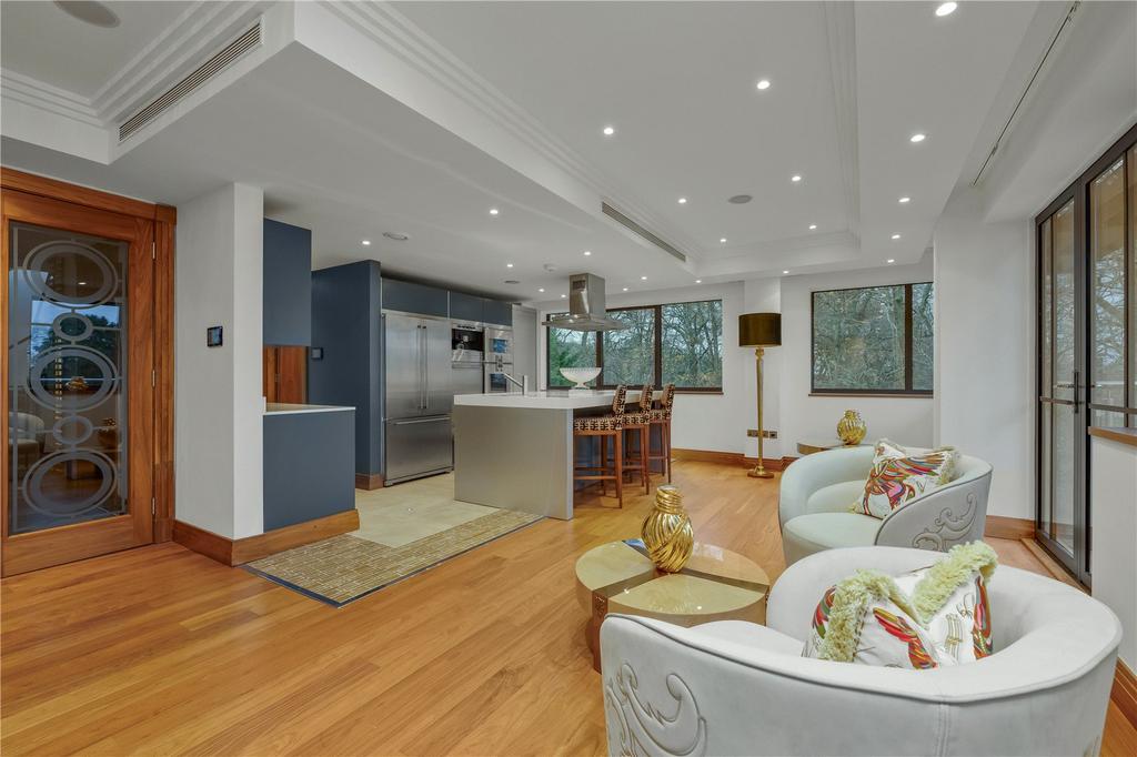 Kitchen/Dining Area