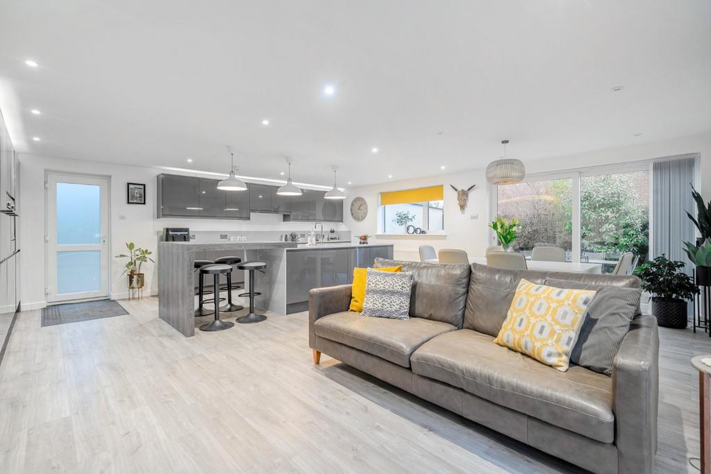 Kitchen/ Living Area