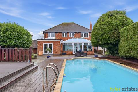 5 bedroom detached house for sale, Noak Hill Road, Billericay CM12