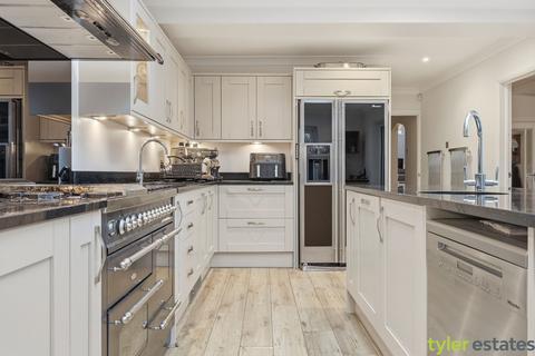 5 bedroom detached house for sale, Noak Hill Road, Billericay CM12