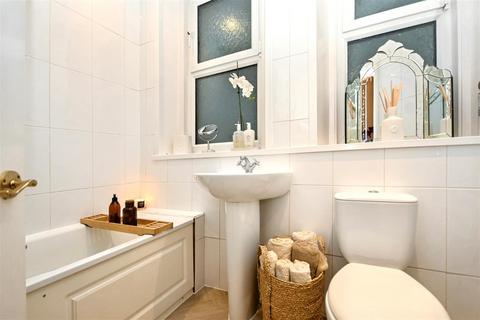 2 bedroom flat for sale, Lascelles Terrace, Eastbourne