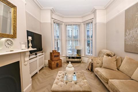 2 bedroom flat for sale, Lascelles Terrace, Eastbourne