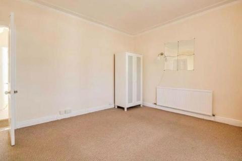 4 bedroom terraced house to rent, Roundhay Avenue, Leeds LS8