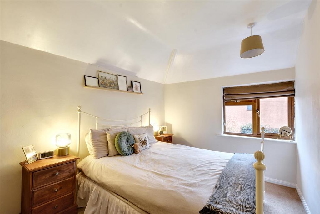 Bedroom 1 1.jpeg