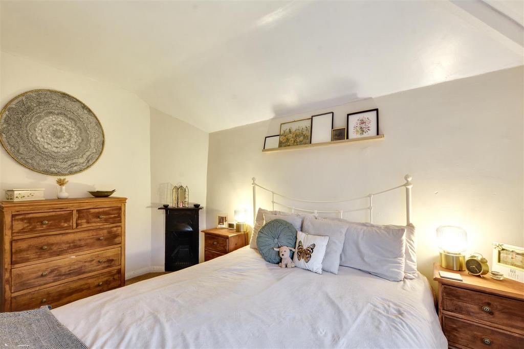 Bedroom 1 2.jpeg