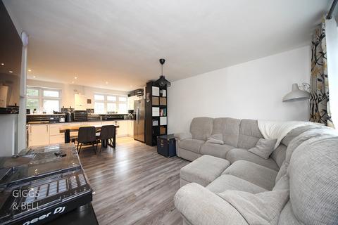3 bedroom terraced house for sale, Tenby Drive, LU49BN