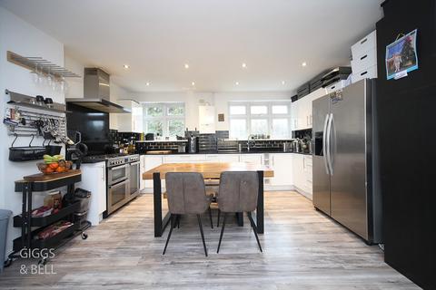 3 bedroom terraced house for sale, Tenby Drive, LU49BN