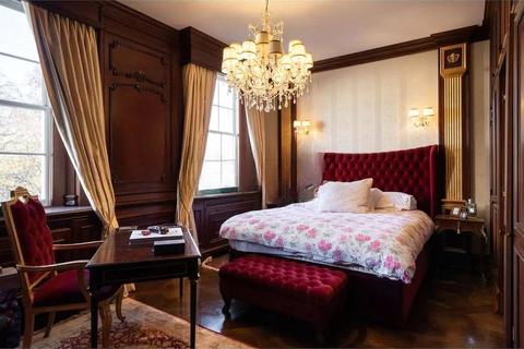2 bedroom apartment for sale, Eaton Square, London