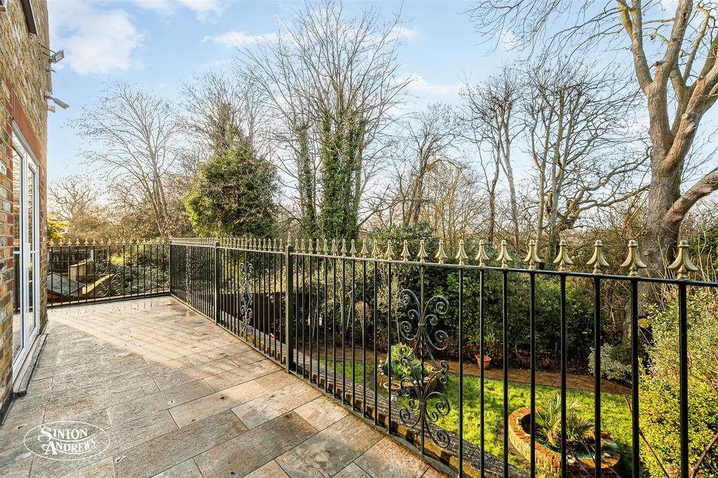 Woodview House the Fairway-12.jpg