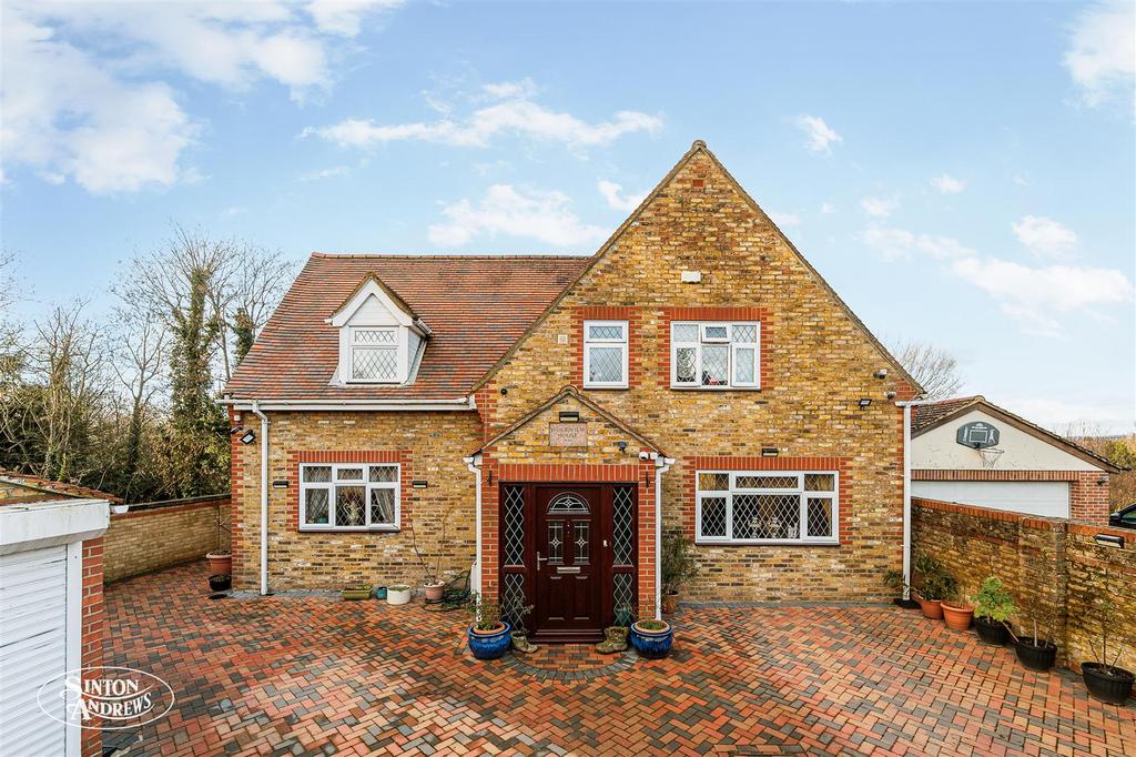 Woodview House the Fairway-1.jpg
