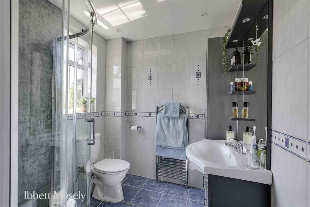 28 Shower Room.jpg