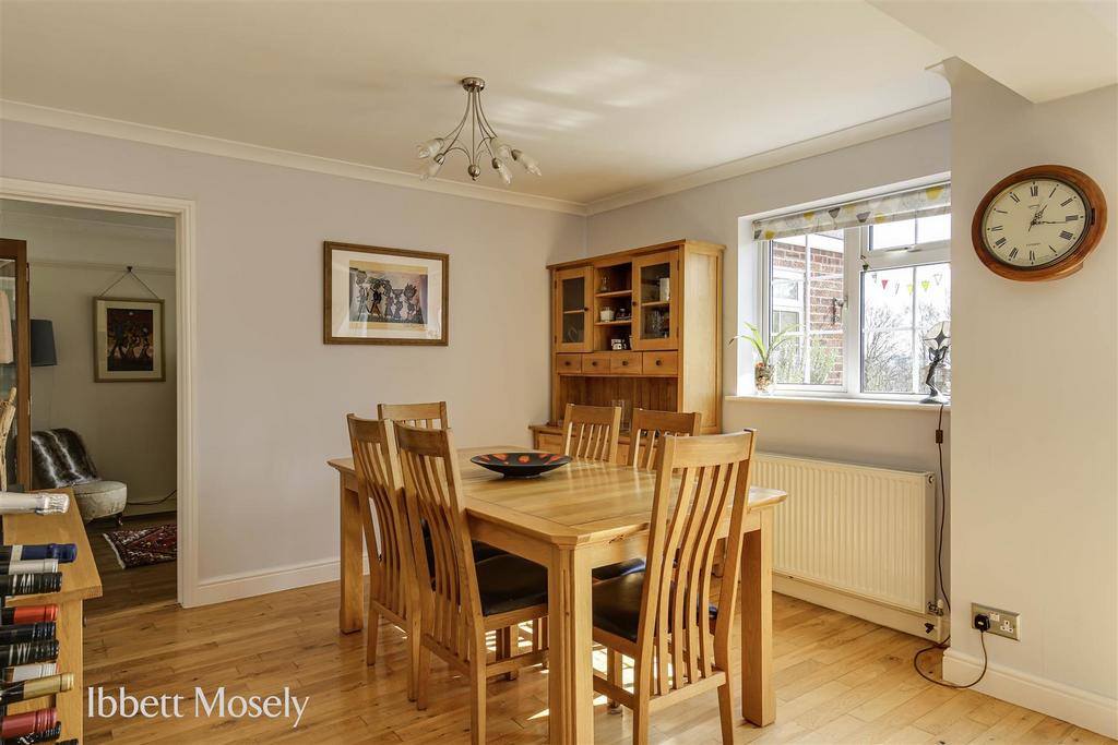 14 Dining room.jpg