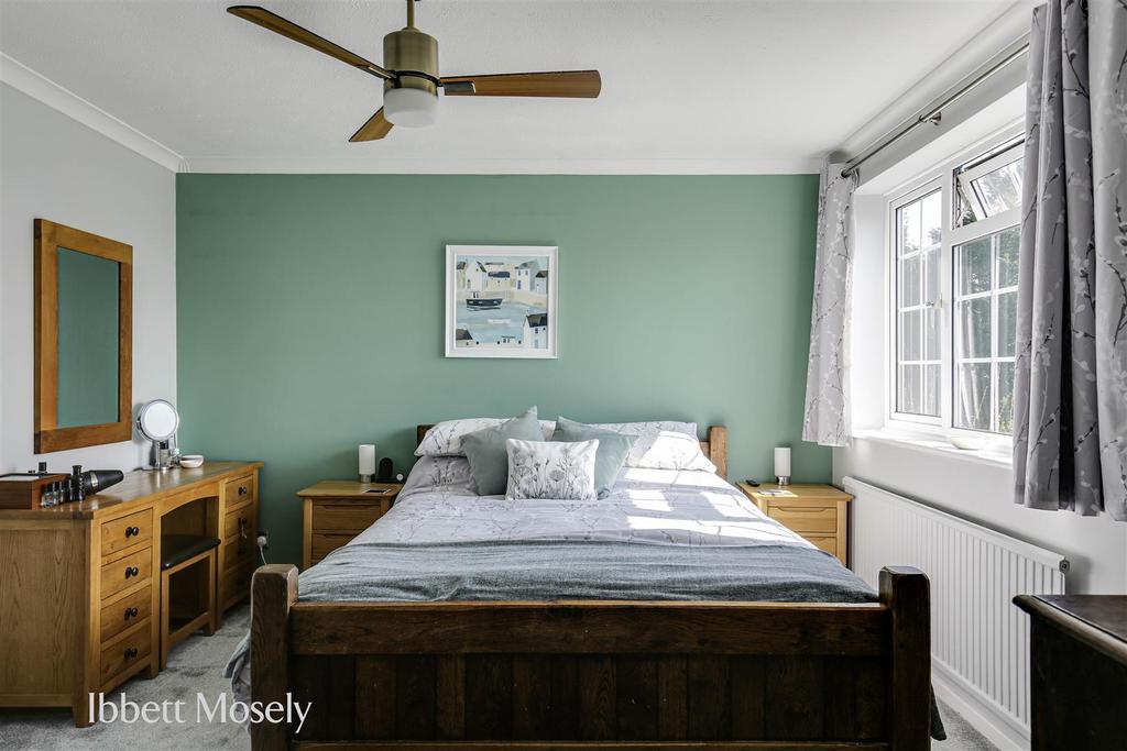 23 Bedroom.jpg