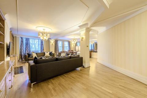 4 bedroom flat to rent, Four Bedroom Three Bathroom Apartment To Let Strathmore Court St Johns Wood NW8