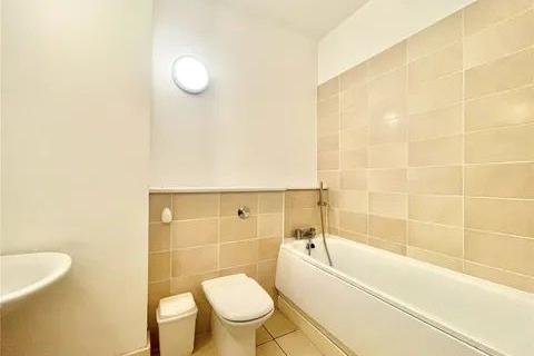 1 bedroom in a house share to rent, Pooley Green Road, Egham TW20