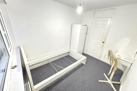 3 bedroom terraced house to rent, Tobruk Walk, Willenhall WV13