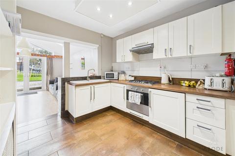3 bedroom semi-detached house for sale, Calais Road, Burton-On-Trent DE13