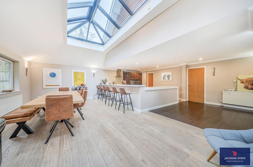 Kitchen/Dining Area