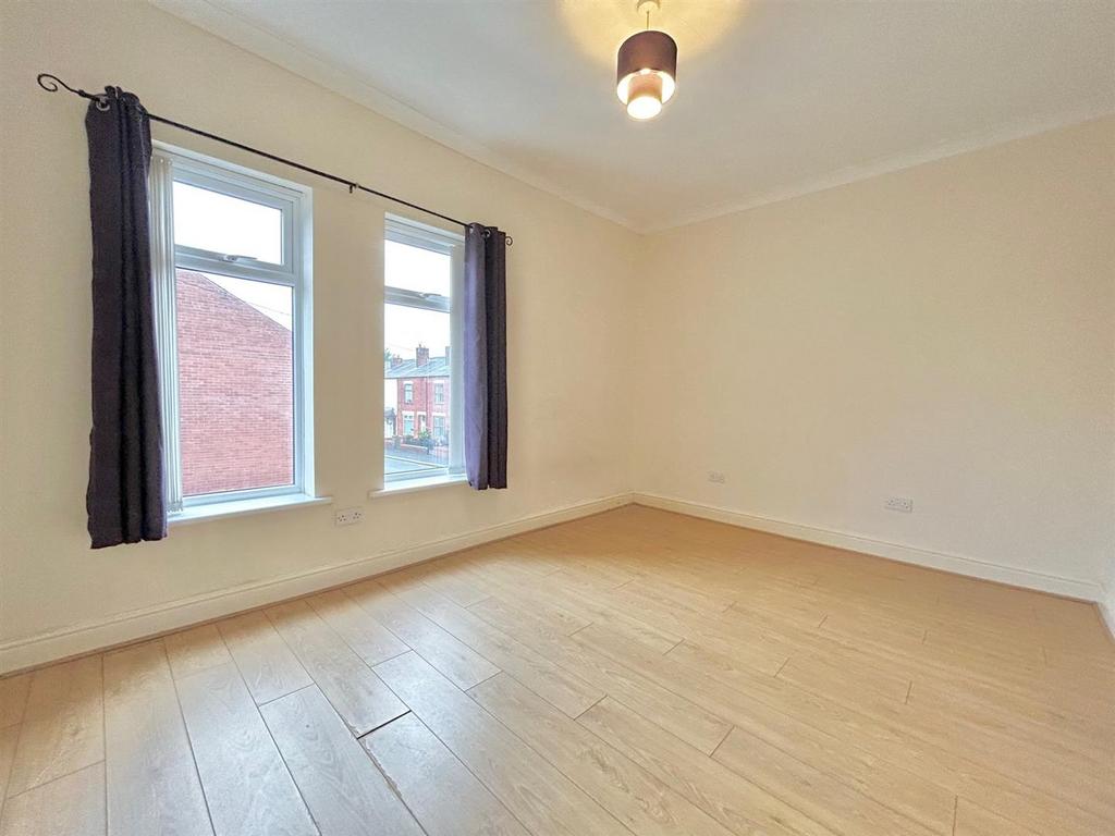 Bedroom 1.jpg
