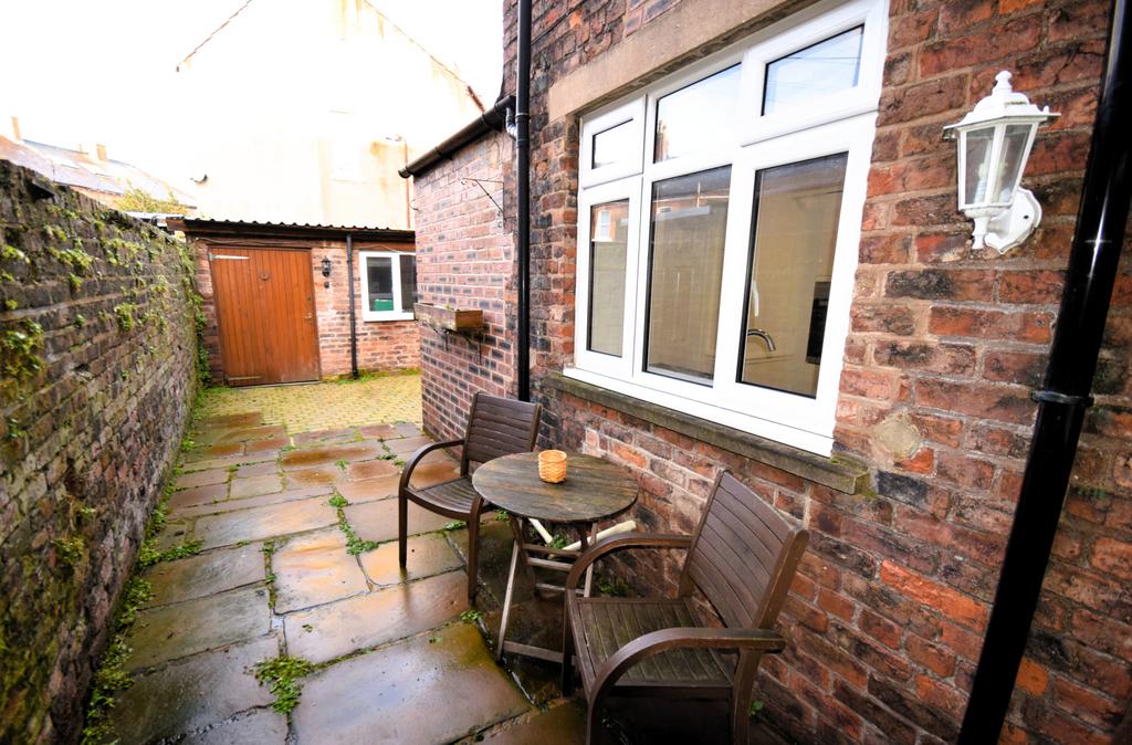 Rear Yard Alt View