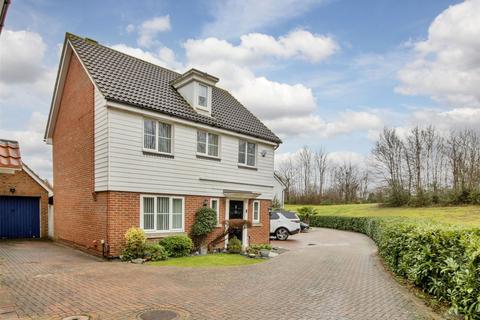 5 bedroom detached house for sale, Ringlet Road, St. Marys Island, Chatham, Kent, ME4