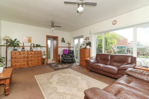 5 bedroom bungalow for sale, Park Avenue, Birchington, Kent, CT7