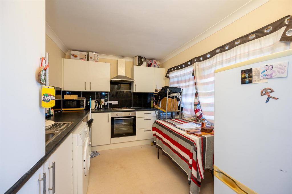 Flat 9 Thames Court 26 10.jpg