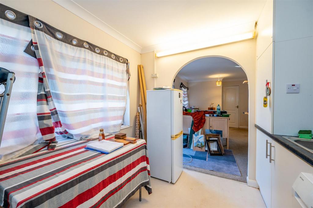 Flat 9 Thames Court 26 9.jpg