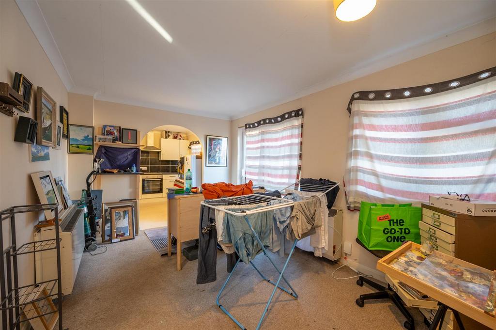 Flat 9 Thames Court 26 3.jpg