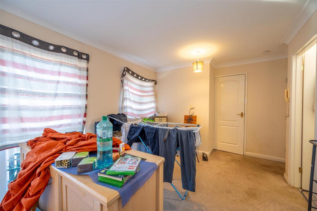 Flat 9 Thames Court 26 5.jpg