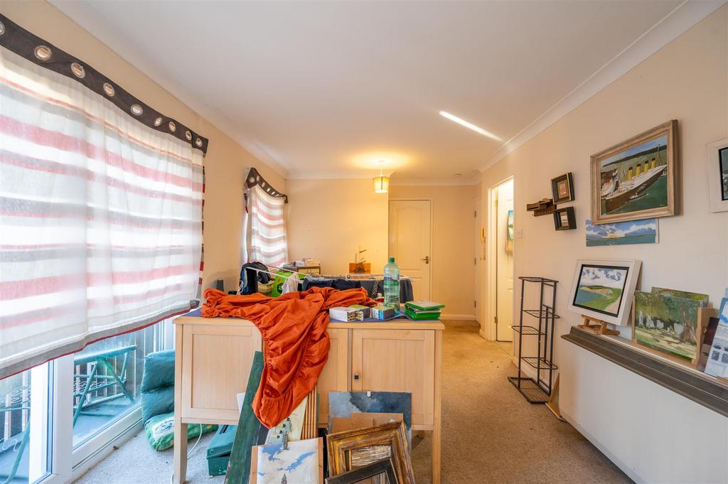 Flat 9 Thames Court 26 6.jpg