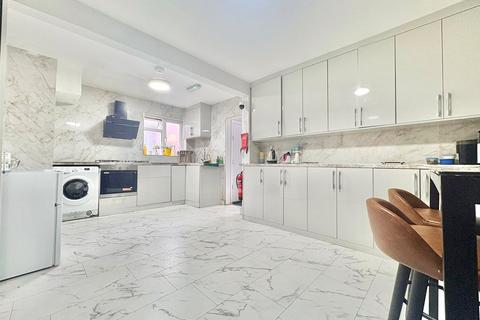 undefined, Cambridge Close, Hounslow, TW4