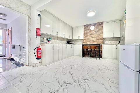 undefined, Cambridge Close, Hounslow, TW4