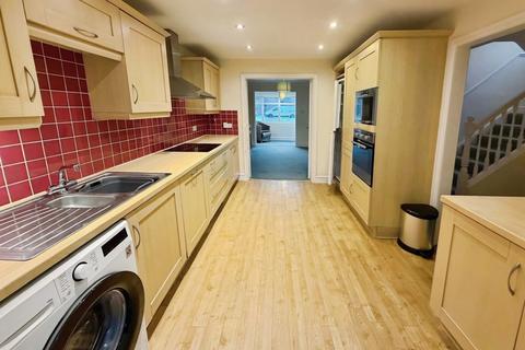 3 bedroom semi-detached house to rent, Rising Lane, Knowle, Solihull