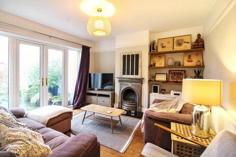 3 bedroom semi-detached house for sale, Grecian Street, Aylesbury