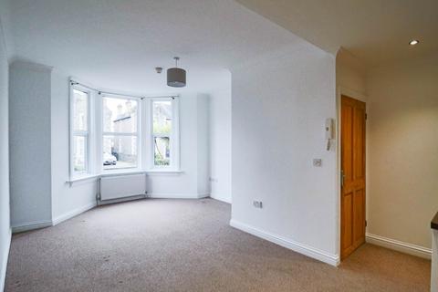 2 bedroom flat for sale, Milton Road, Milton - Superb First Time Buyers Opportunity