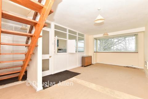 2 bedroom flat for sale, Queenswood Gardens, Wanstead