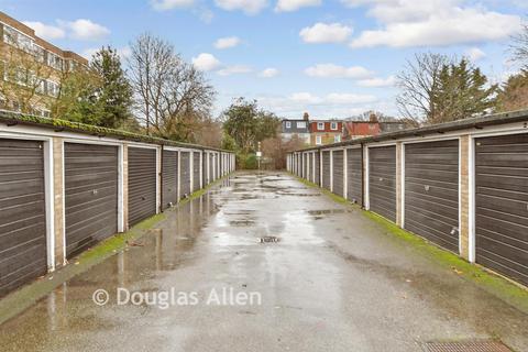 2 bedroom flat for sale, Queenswood Gardens, Wanstead
