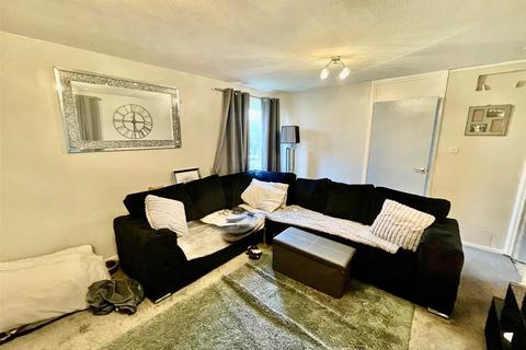 2 bedroom apartment for sale, Frizley Gardens, Bradford, West Yorkshire, BD9