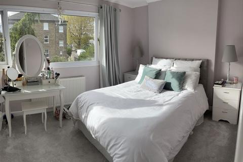 2 bedroom flat for sale, Manor Vale, Brentford TW8