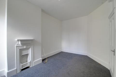 3 bedroom flat to rent, Southbridge Road, Croydon CR0