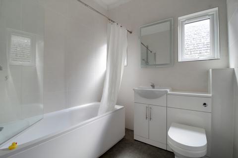 3 bedroom flat to rent, Southbridge Road, Croydon CR0