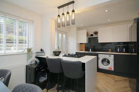 2 bedroom end of terrace house for sale, Cavendish Rise, Pudsey, LS28