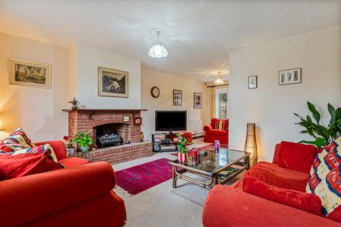 4 bedroom detached house for sale, Carisbrooke Park, Leicester
