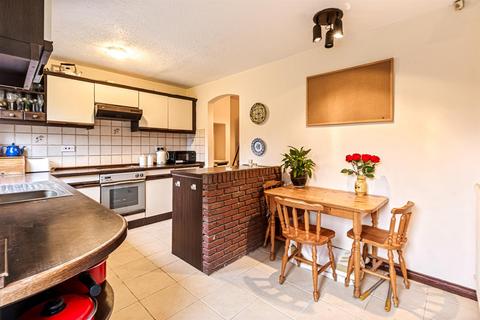 4 bedroom detached house for sale, Carisbrooke Park, Leicester