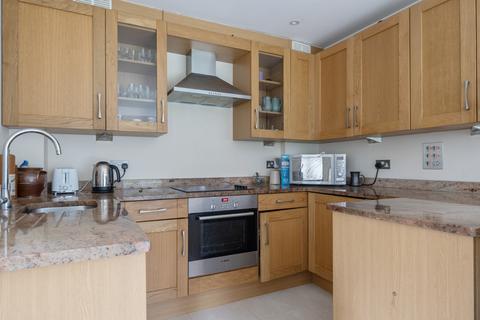 2 bedroom flat for sale, Westbourne Place, Farnham, GU9