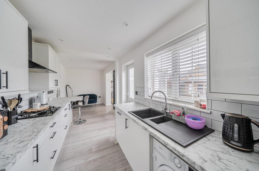 1401242-7-696e0d3a93ca7